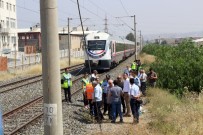 LOKMAN HEKIM - Liseli Genç, Trenin Çarpmasıyla Can Verdi