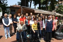 MENENJİT HASTALIĞI - Mavi Kapaklarla Aldıkları Akülü Sandalyeyi Engelli Kadına Teslim Ettiler