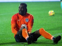 EMMANUEL ADEBAYOR - Medipol Başakşehir'i Visca Ve Adebayor Sırtladı