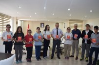 BAYRAM YıLMAZ - Öğrencilerden 'Uyanan Türkiye'm-15 Temmuz Destan' Kitabı