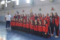 VOLEYBOL TAKIMI - Turgutlu Belediyesi Voleybol Tutkusunu Körükleyecek