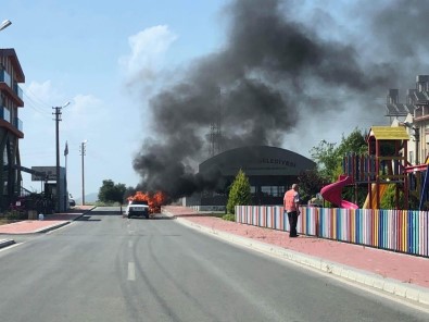 Antalya'da Araç Yangını
