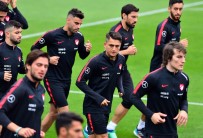 HAKAN ÇALHANOĞLU - Cengiz Ünder Antrenmanı Yarıda Bıraktı