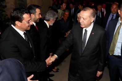 Cumhurbaşkanı Erdoğan Ve Eşi İftarda Bağlum'da Bir Aileye Konuk Oldu