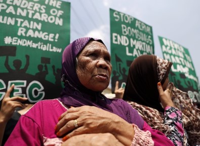 Filipin'de Adadaki Sıkıyönetim Protesto Edildi