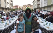 MAMAK BELEDIYESI - Mamak Belediyesi Mahallelerde İftar Sofraları Kurmaya Devam Ediyor