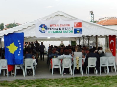 Mehmetçik'ten Kosovalılara İftar Yemeği