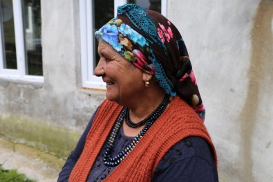 Validen Altın Küpe Talep Eden Reşe Nine Muradına Erdi