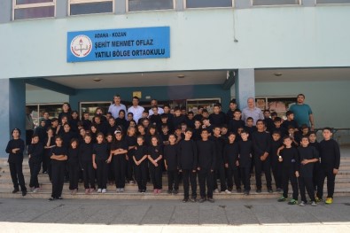 Adana'daki Yatılı Bölge Ortaokullarının Spor Eşofmanları Yenilendi