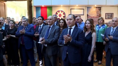 Azerbaycan'ın Kuruluşunu Konu Alan Fotoğraf Sergisi Açıldı