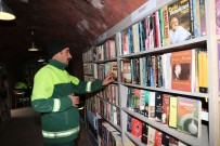 DÜNYA KLASIKLERI - Çöpe Atılan Kitaplardan 15 Bin Kitaplık Kütüphane Kurdular