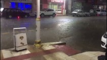 AKAY CADDESİ - Manisa'da Sağanak Ve Dolu Yağışı