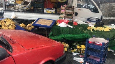 (Özel) Şişli'de Otomobil Pazara Daldı Açıklaması 2 Yaralı