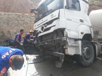 Tır Otomobile Çarptı Açıklaması 2 Yaralı