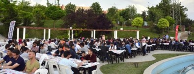 ÇOMÜ Ve Hüseyin Akif Terzioğlu Şevkat Yuvası Vakfı İle Her Akşam Öğrencilere İftar İkramı