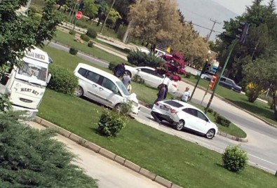 Eskişehir'de Otomobiller Çarpıştı Açıklaması 1 Yaralı