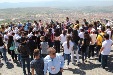 İzmir'den Gelen 100 Öğrenci Elazığ'da Ağırlandı