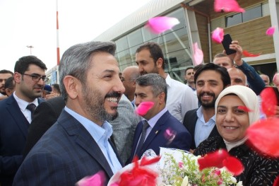 TBMM Başkanvekili Aydın, Adıyaman'da Güllerle Karşılandı
