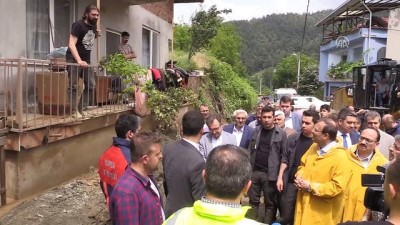 Başbakan Yardımcısı Hakan Çavuşoğlu Sel Ve Heyelan Bölgesinde