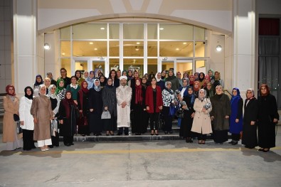 Diyanet İşleri Başkanı Erbaş, Kadın STK Temsilcileriyle İftarda Bir Araya Geldi