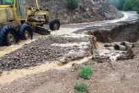 Gümüşhane'de Şiddetli Yağmur Ve Dolu Köy Yollarına Zarar Verdi