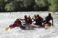 RAFTİNG HEYECANI - Günün Rafting Yarışını Vali Sonel Tamamladı