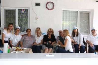 Manisa Büyükşehir'in Sosyal Doku Ekibi Kapı Kapı Geziyor