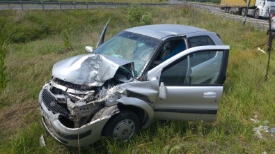 Otomobil Şarampole Uçtu Açıklaması 2 Yaralı