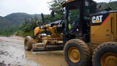 Tosya-Kastamonu Yolu Heyelan Ve Selden Araç Trafiğine Kapandı