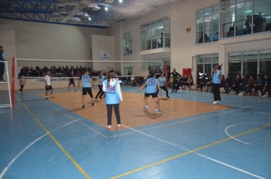 Yüksekova'da Voleybol Turnuvası
