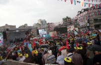 SAĞANAK YAĞMUR - İYİ Parti Mitinginde Yağmur Sürprizi