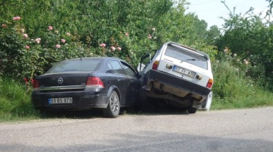 Sinop'ta Trafik Kazası Açıklaması 2 Yaralı