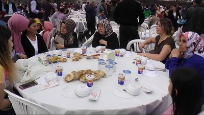 Zeytinburnu 15 Temmuz Meydanı'nda Ramazan Bereketi