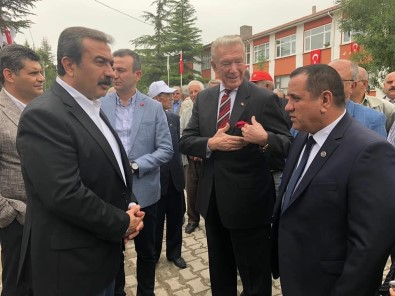 Başkan Çetin'den Dumlupınar'a Spor Tesisi
