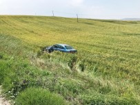 Takla Atan Otomobil Tarlaya Uçtu