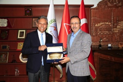 TÜRSAB Başkanı Bağlıkaya, Belediye Başkanı Seçen'i Ziyaret Etti