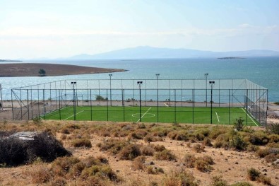 Aliağa'ya İki Ayda Sekiz Halı Saha