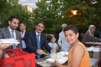 İFTAR SOFRASI - Başkan Çelik Vatandaşlarla İftarda Buluştu