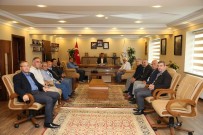 ŞÜKRÜ KARABACAK - Başkan Karabacak Darıcalı Muhtarlarla Bir Araya Geldi