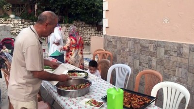 Mahalle Sakinleri, İftarı Suriyelilerle Yaptı