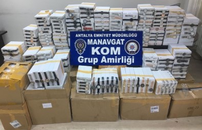 Manavgat'ta 7 Bin 900 Adet Kaçak Saat Ele Geçirildi