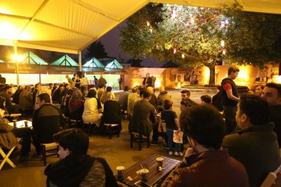 Prof. Dr. Koç, Çınaraltı Sohbetlerinde Sevenleriyle Buluştu