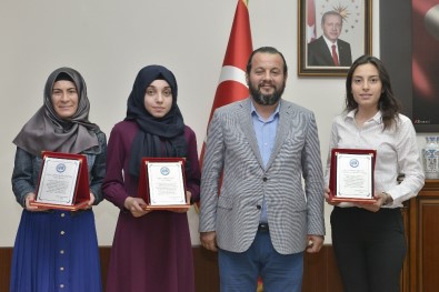 Rektör Akgül'den Öğrenci Topluluklarına Tebrik