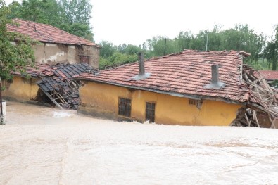 Şiddetli Yağış Sonrası Kırşehir'de Su Baskınlarına Neden Oldu