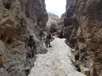 PKK TERÖR ÖRGÜTÜ - Teröristlerin barınma alanlarına yönelik operasyon