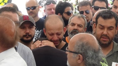 Ünlü oyuncu son yolculuğuna uğurlandı