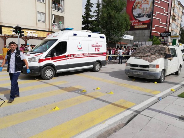 Kırmızı ışıktaki kanlı infaz kamerada!