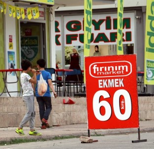 Antalya'da Ucuz Ekmek Çılgınlığı Yayılıyor