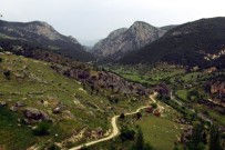 YALÇıN KAYA - Eğrigöz Kalesi Ve İkitaş Kanyonu Turizme Kazandırılmayı Bekliyor