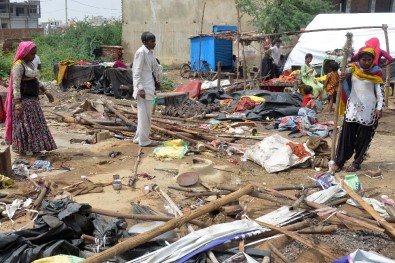 Hindistan'daki Kum Fırtınasında Bilanço Artıyor